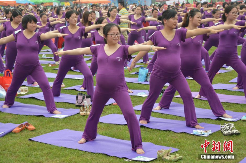 Más de 500 chinas embarazadas marcan nuevo récord Guiness practicando yoga juntas6