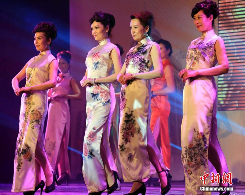 Shanghái celebra sus vestidos tradicionales