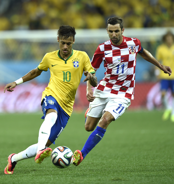 Neymar ayuda a Brasil a vencer a Croacia 3-1 en partido inaugural 3