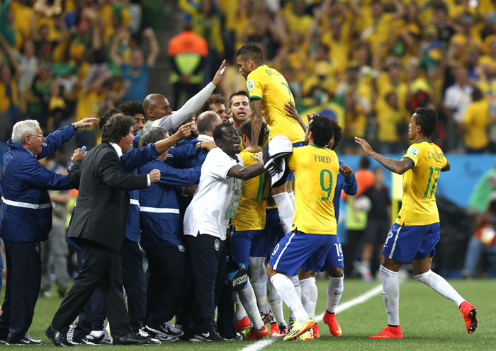 Neymar ayuda a Brasil a vencer a Croacia 3-1 en partido inaugural 10