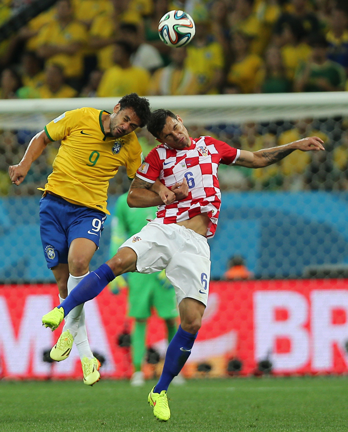 Neymar ayuda a Brasil a vencer a Croacia 3-1 en partido inaugural 77