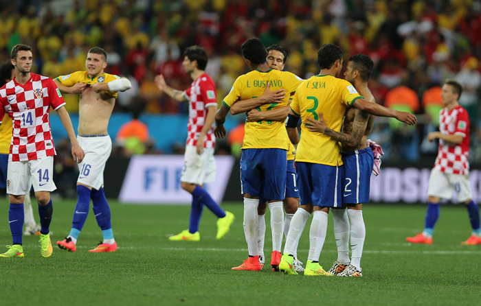 Neymar ayuda a Brasil a vencer a Croacia 3-1 en partido inaugural 66