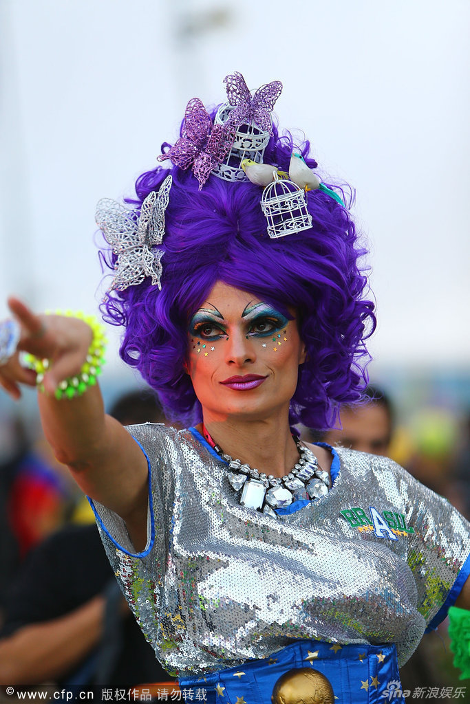 Aficionados hombres con ‘pechos gigantes’