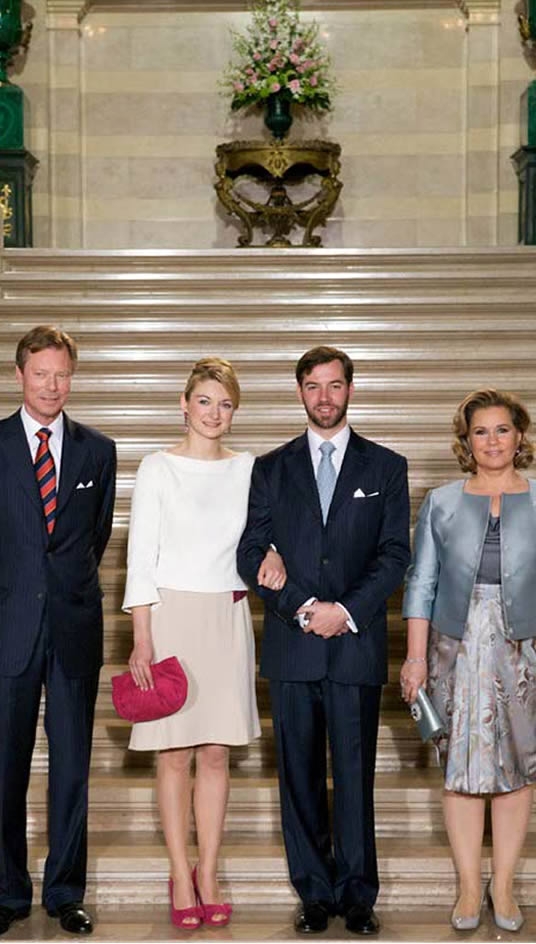 En la familia real de Luxemburgo, Guillermo, de 32 años, heredará el título del Gran Duque Enrique, de 59 años .