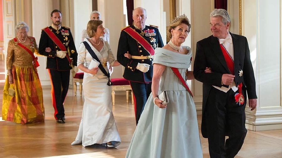 Haakon Magnus (izquierda), de 40 años, ocupará el lugar ahora encabezado por el rey Harald V de Noruega. Haakon Magnus (izquierda), de 40 años, ocupará el lugar ahora encabezado por el rey Harald V de Noruega.