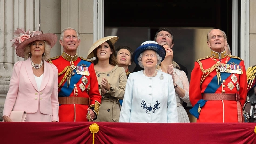 La reina Isabel II de 88 años, cedería su lugar al príncipe Carlos en la monarquía británica. La reina Isabel II de 88 años, cedería su lugar al príncipe Carlos en la monarquía británica.