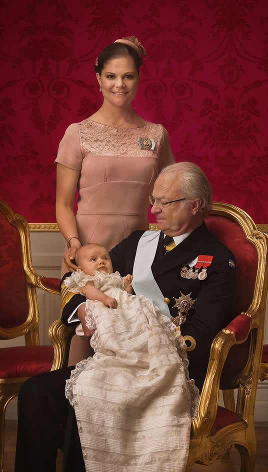 En Suecia, la familia real está encabezada por el rey Carlos XVI Gustavo; la heredera es Victoria, de 36 años. En Suecia, la familia real está encabezada por el rey Carlos XVI Gustavo; la heredera es Victoria, de 36 años.