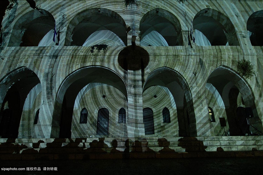 Luces iluminantes adornan la ciudad de Jerusalén4