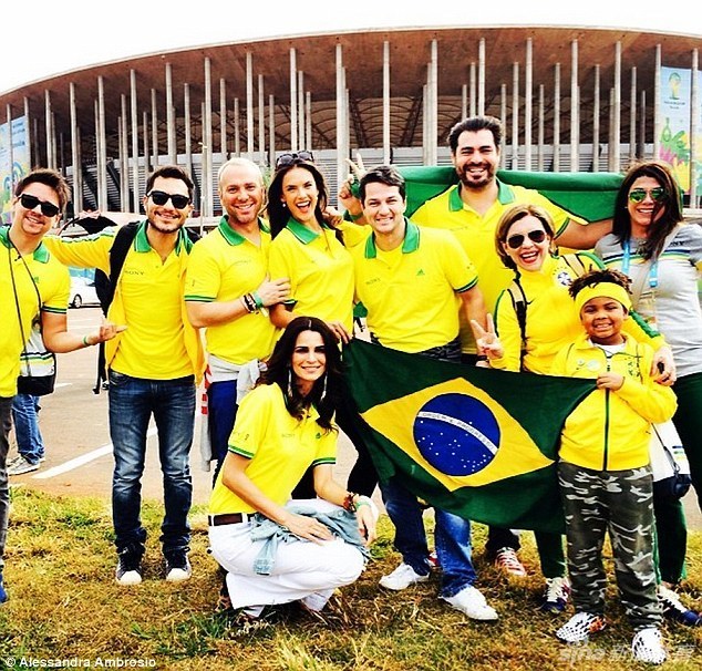 Modelos brasileñas presumen atributos para el Mundial