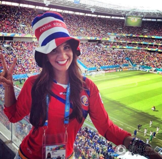 Otra sexy periodista se hace famosa en este Mundial, ¡esta vez de Costa Rica! 7