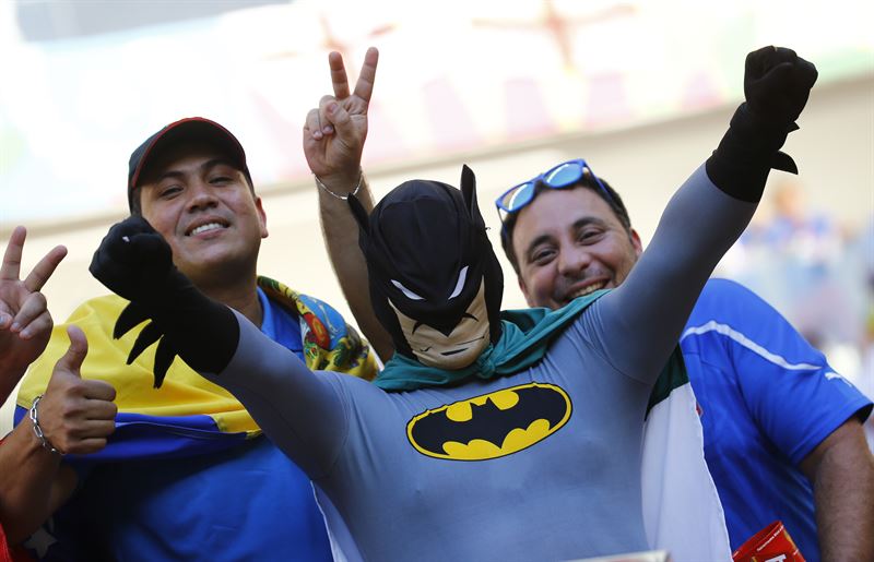 Batman acude a ver un partido en Brasil