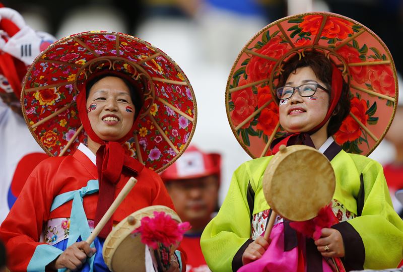 Con el traje típico de Corea del Sur