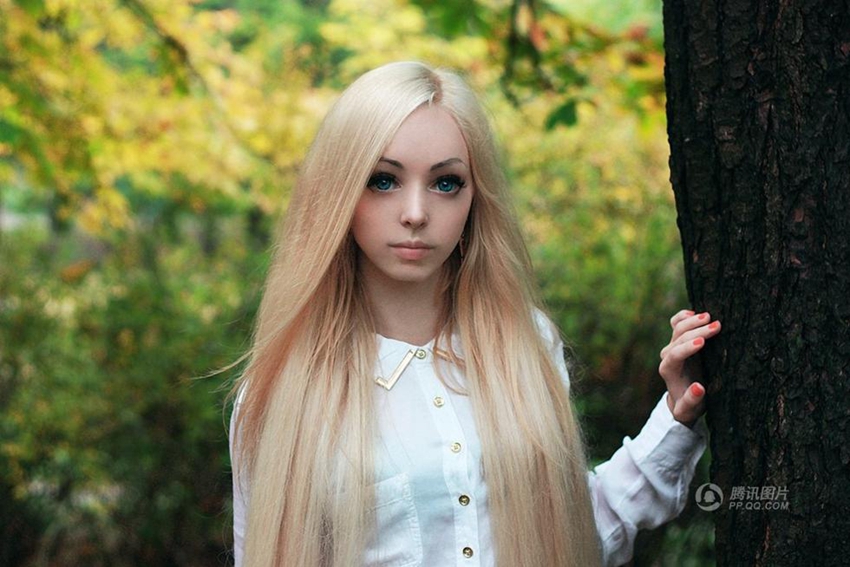 Alina Kovalevskaya, otra Barbie perfecta de Ucrania2