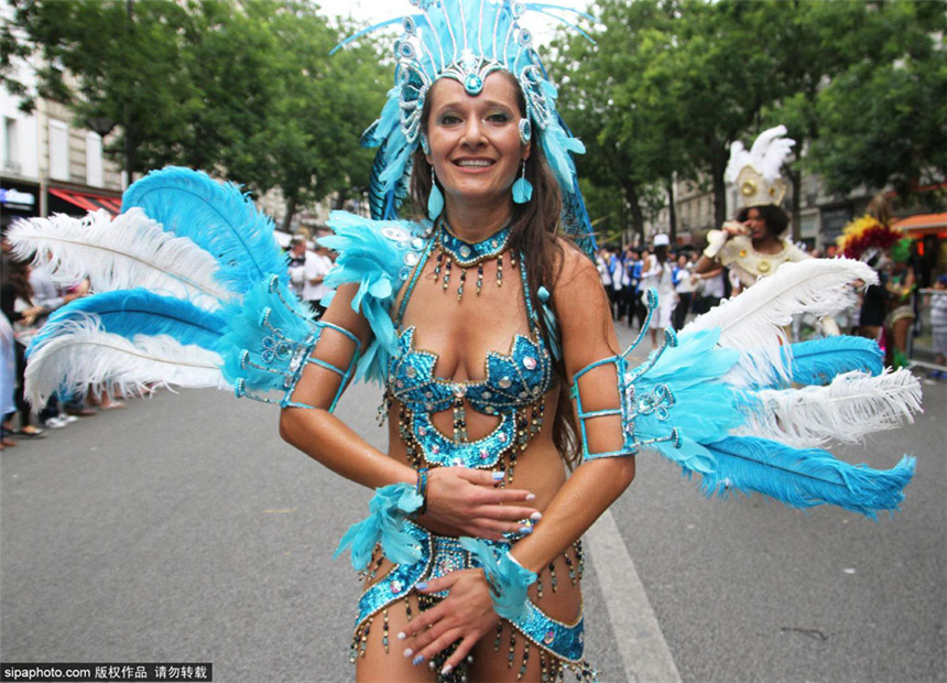 Inaugura el sexy Carnaval de París