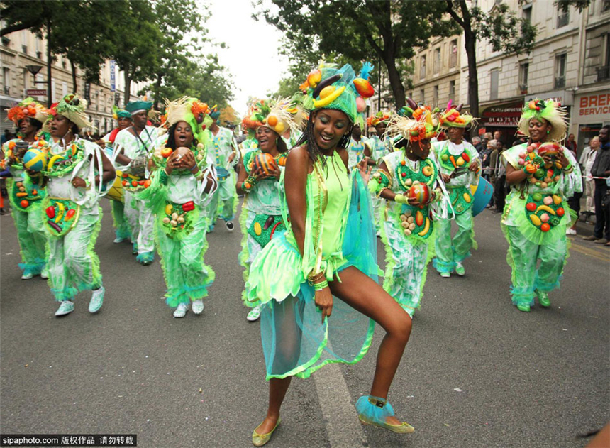 Inaugura el sexy Carnaval de París