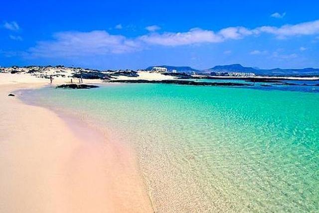 4. Playa de la Concha de El Cotillo (Fuerteventura)