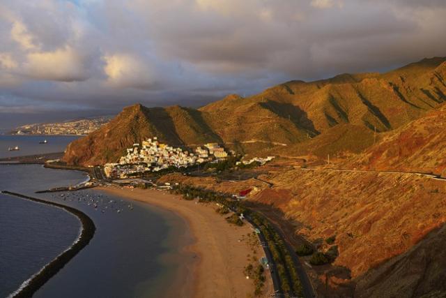 14. Playa de Las Teresitas (Tenerife)