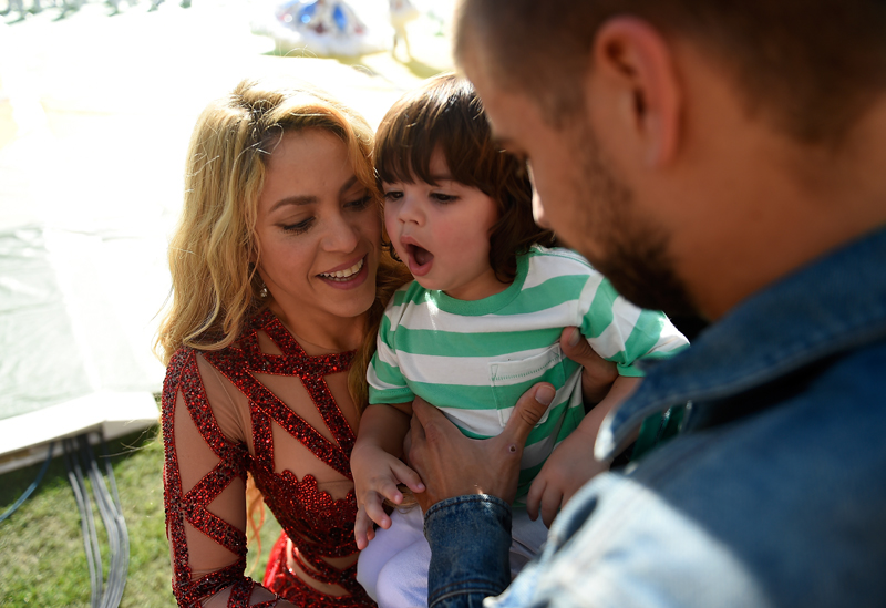 Shakira enciende Maracaná con su hijo Milan Piqué en la ceremonia de clausura 1