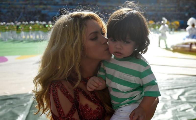 Shakira enciende Maracaná con su hijo Milan Piqué en la ceremonia de clausura 2