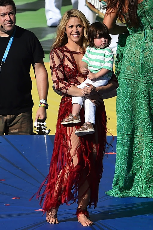 Shakira enciende Maracaná con su hijo Milan Piqué en la ceremonia de clausura 11