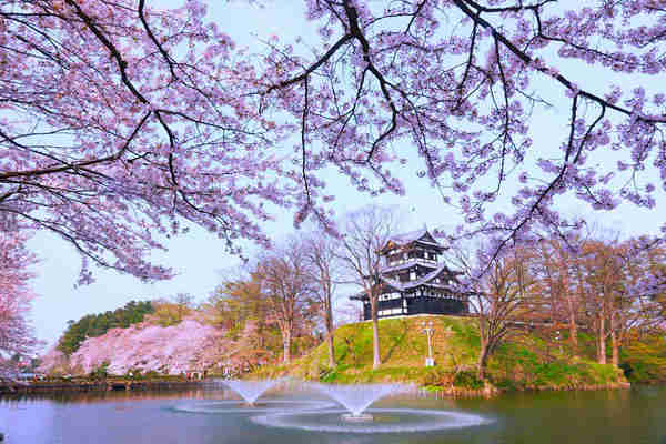 Castillo Aizuwakamatsu en Jetsu, Japón. 