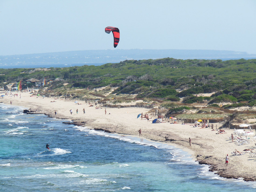 Playa Es Cavallet, Ibiza, España Playa Es Cavallet, Ibiza, España