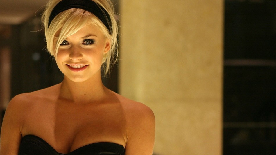 Sami Khedira posa junto con su novia desnuda 4