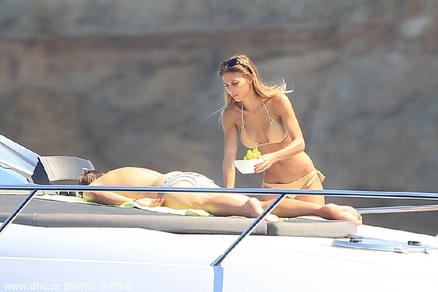 Fotos polémicas de Mario Götze y su novia en vacaciones