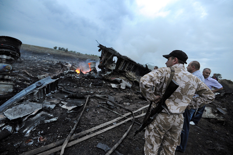 Derriban con un misil avión de Malaysia Airlines que viajaba por el este de Ucrania