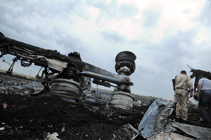 Derriban con un misil avión de Malaysia Airlines que viajaba por el este de Ucrania