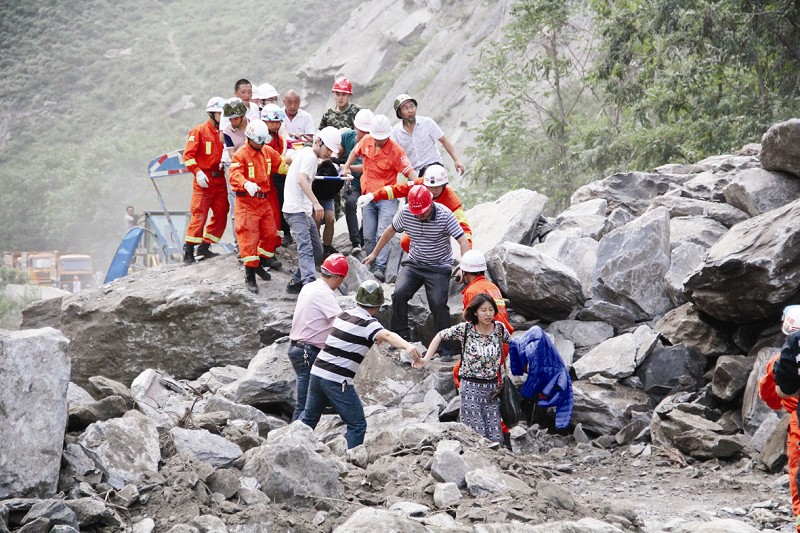 Avalancha de tierra deja 10 muertos y 19 heridos en suroeste de China