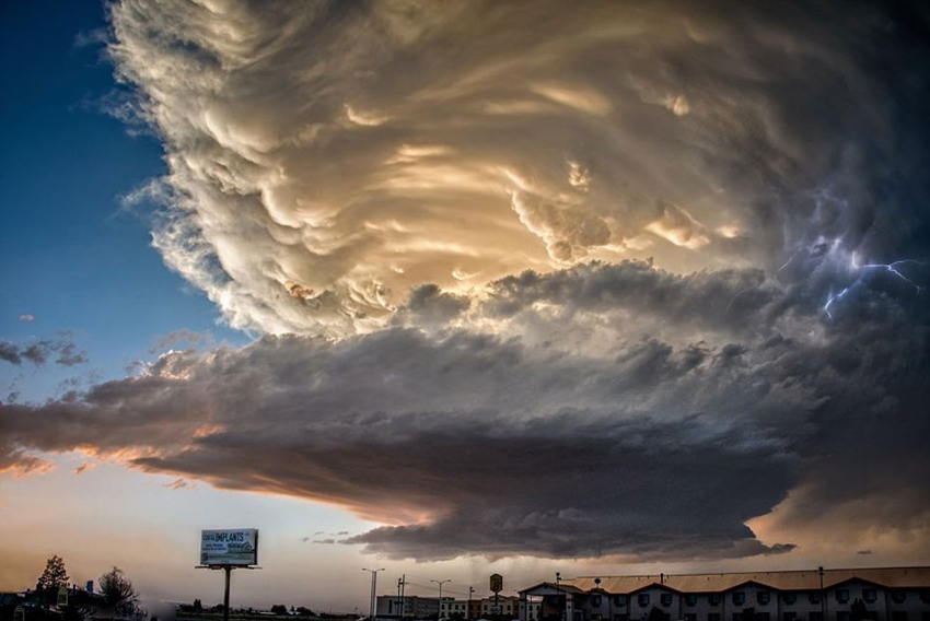 Enorme y misteriosa nube con forma de OVNI aparece sobre el Área 51 de EE.UU.1