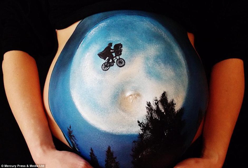 Artista Carrie Preston hace pinturas creativas para mujeres embarazadas3