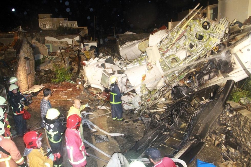 Avionazo en Taiwán: mueren 48 personas3