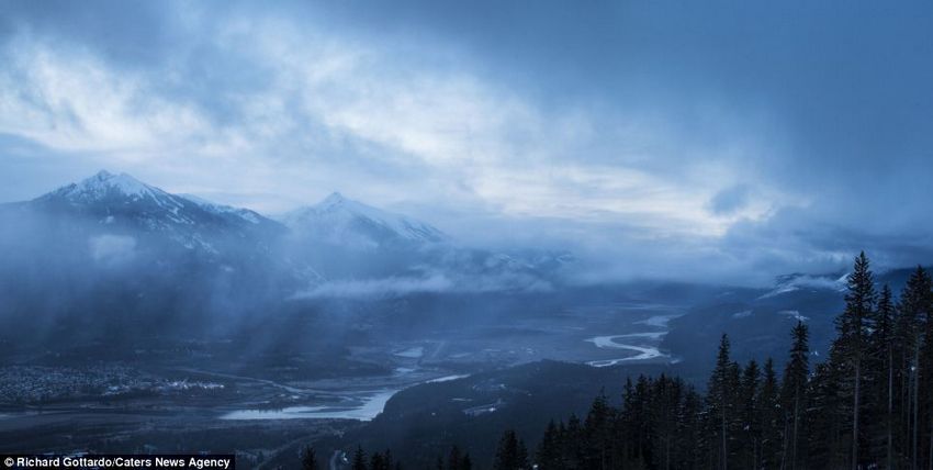 La hermosa aurora boreal de las Montañas Rocosas capturada por Richard Gottardo