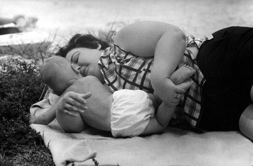 El amor es eterno: fotos conmovedoras entre padres e hijos hace medio siglo1