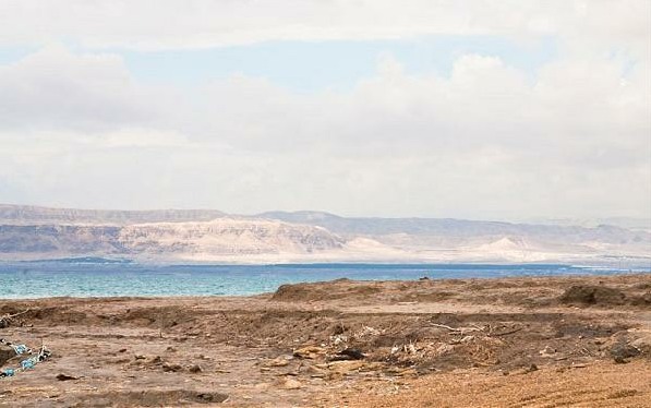 El punto más bajo en la tierra - la frontera de Jordania-Palestina, el Mar Muerto 地球的最低点——约旦与巴勒斯坦交界，死海