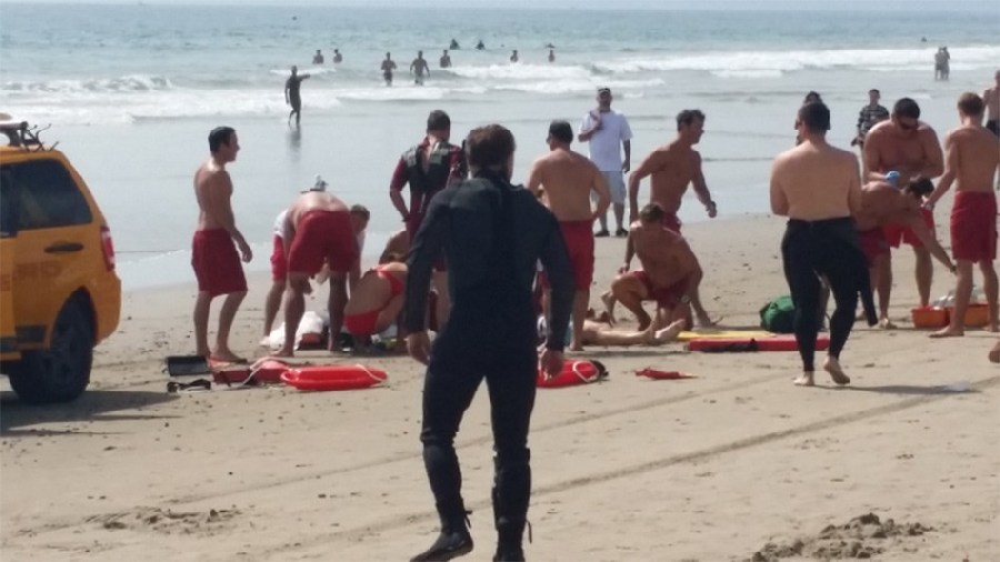 Rayo mata a una persona en playa de Los Ángeles, hay siete heridos