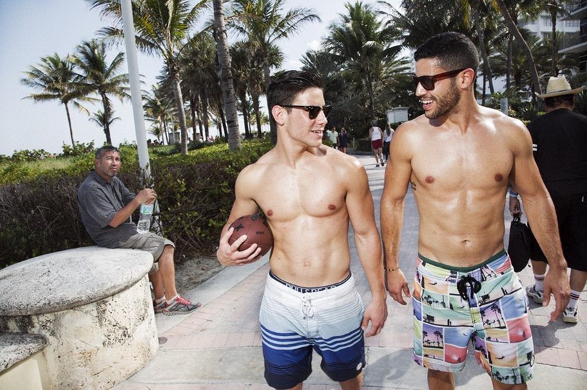 Adolescentes de Miami pasan vacaciones fantásticas en la playa7