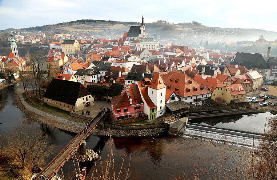 Tomada el 25 de diciembre de 2013 desde la vista del castillo que está al borde de la ciudad de Bohemia del Sur en la República Checa.