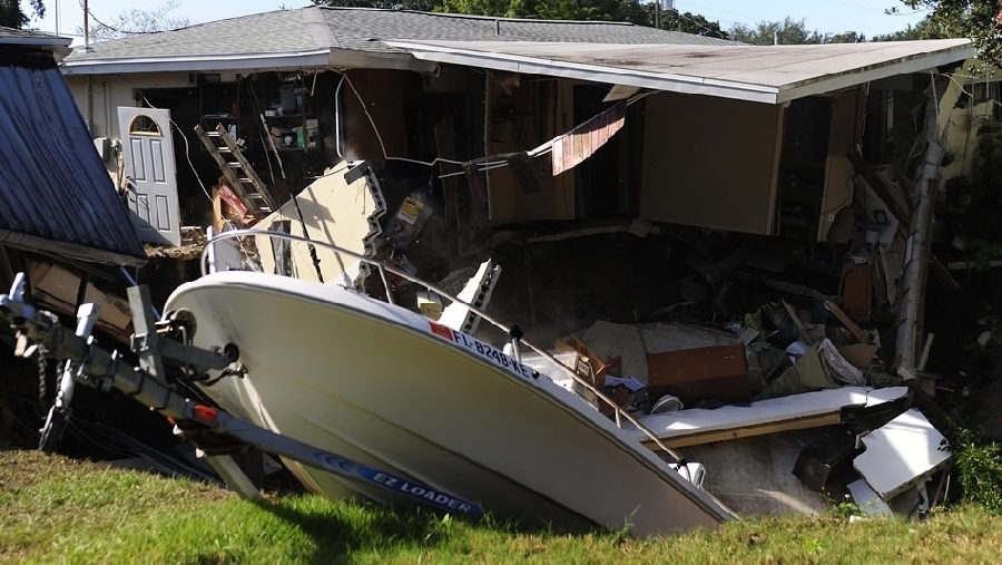 La parte trasera de una residencia cayó dentro de un socavón el 14 de noveimbre en Dunedín, Florida.