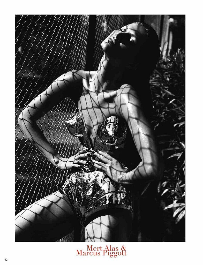 La sexy supermodel Gisele Bundchen posa totalmente desnuda 33