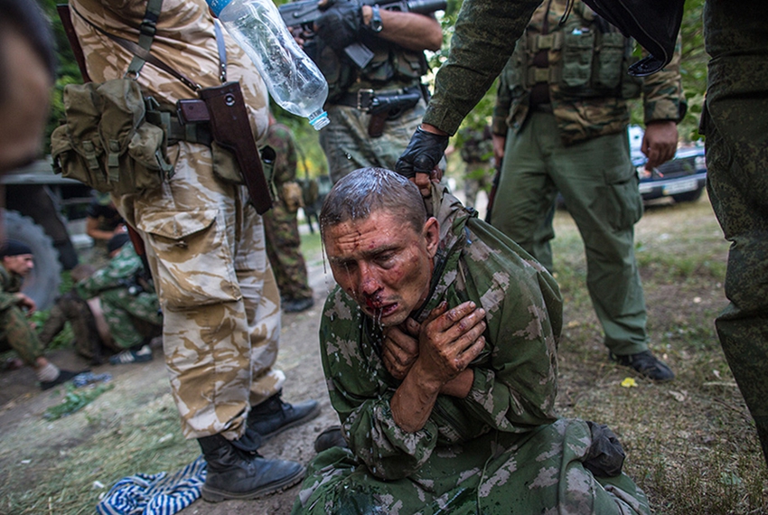 El dolor de la guerra: revelan obras fotográficas de un periodista ruso desaparecido en Ucrania1