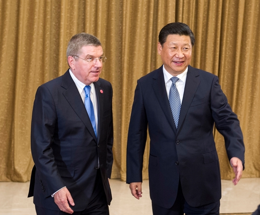 Xi Jinping se reúne con presidente del Comité Olímpico Internacional