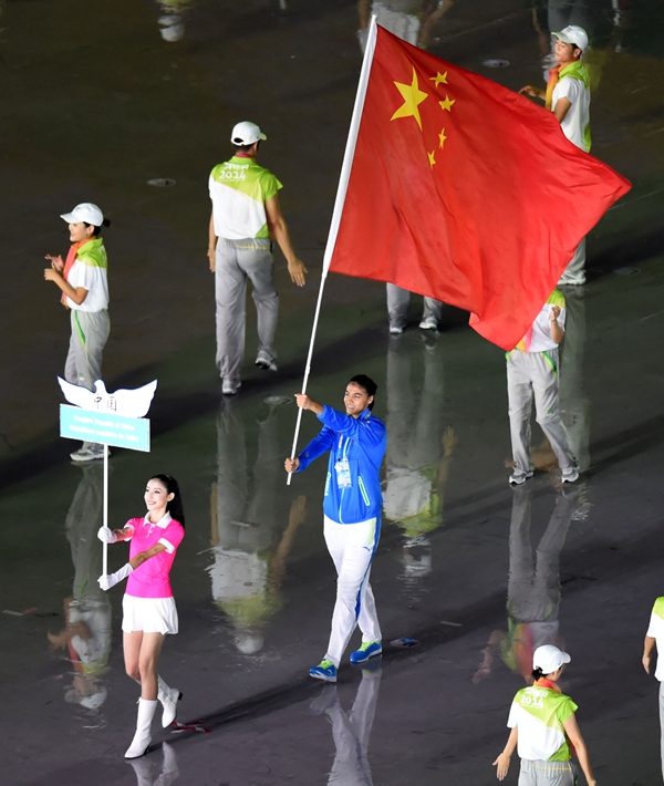 Entran en el Centro Olímpico de Nanjing las delegaciones de los países participantes de JJOO de la Juventud 1