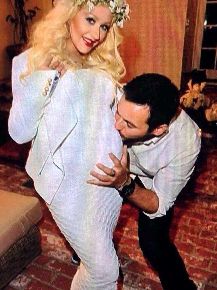 Repasan fotos de la sexy cantante Cristina Aguilera cuando estaba embarazada 2