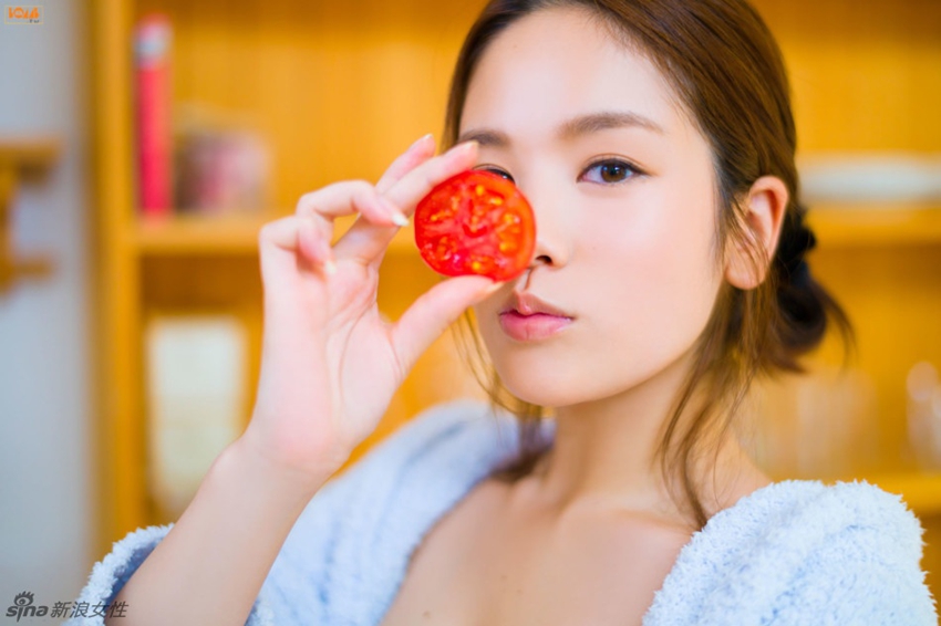 Hermosa chica japonesa luce su belleza y sensualidad para la lente3