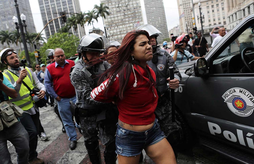Sao Paulo pasa tarde de violencia por desalojo de familias que invadieron edificio1