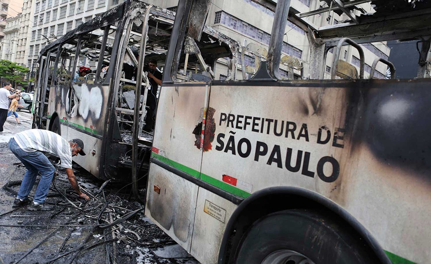 Sao Paulo pasa tarde de violencia por desalojo de familias que invadieron edificio4