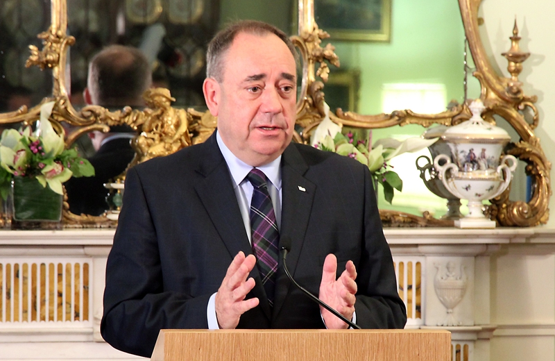 Renuncia primer ministro escocés tras derrota en referéndum